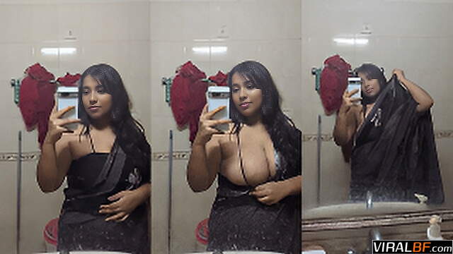 Indian girl in a traditional saree reveals gigantic boobies in the bathroom